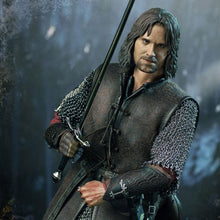 Load image into Gallery viewer, Aragorn at Helm's Deep 1/6 Scale Action Figure from The Lord of the Rings: The Two Towers
