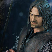 Load image into Gallery viewer, Aragorn at Helm's Deep 1/6 Scale Action Figure from The Lord of the Rings: The Two Towers
